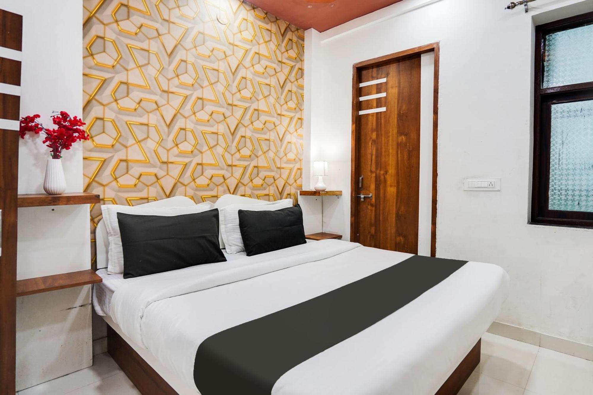 Super Oyo Hotel O Sky Wings Adźmer Zewnętrze zdjęcie