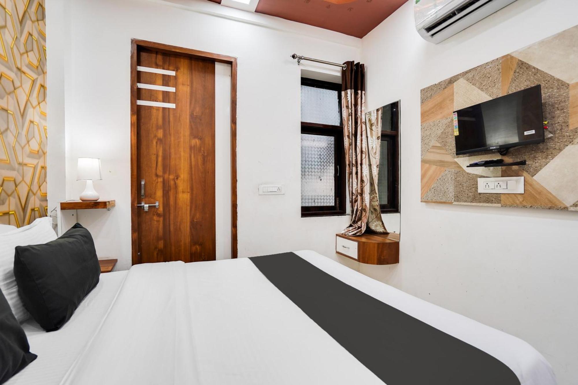 Super Oyo Hotel O Sky Wings Adźmer Zewnętrze zdjęcie
