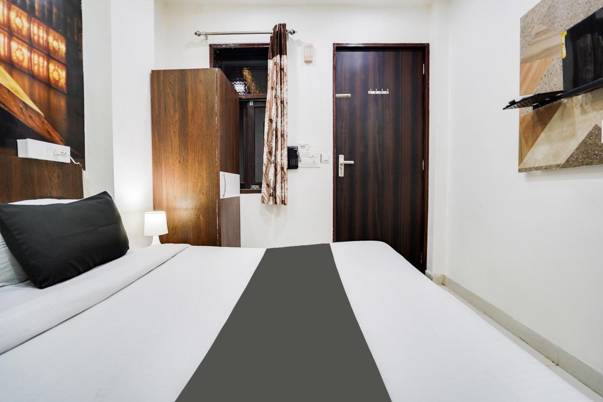 Super Oyo Hotel O Sky Wings Adźmer Zewnętrze zdjęcie