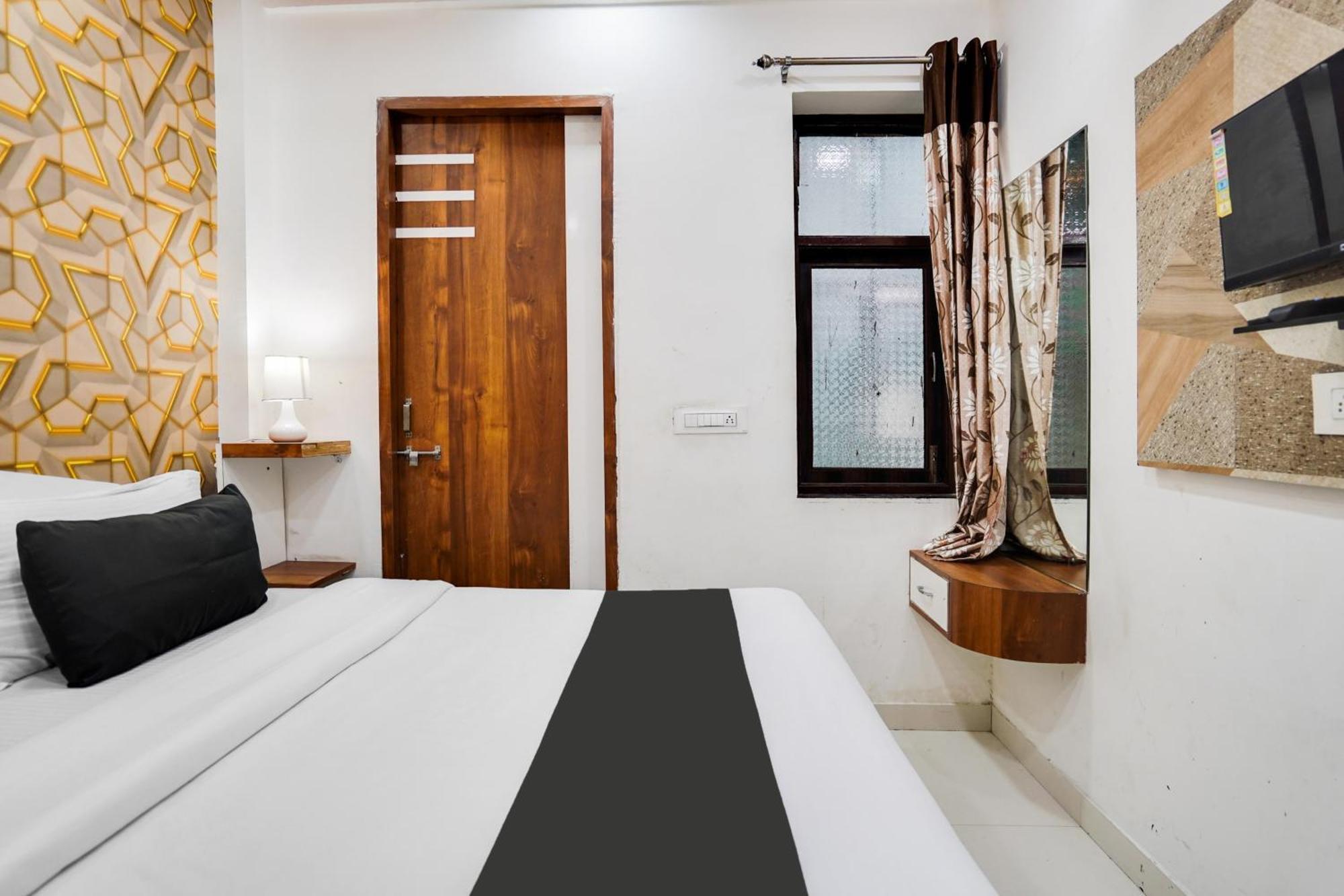 Super Oyo Hotel O Sky Wings Adźmer Zewnętrze zdjęcie