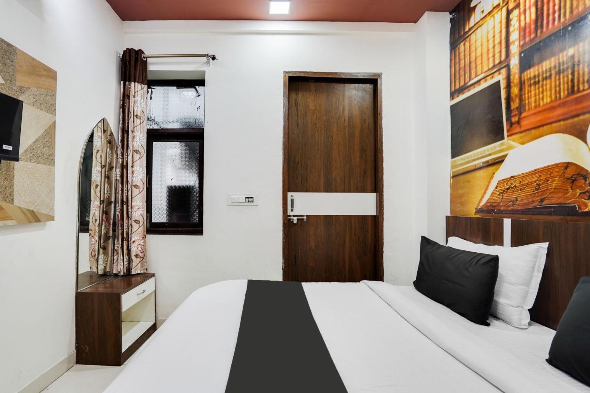 Super Oyo Hotel O Sky Wings Adźmer Zewnętrze zdjęcie