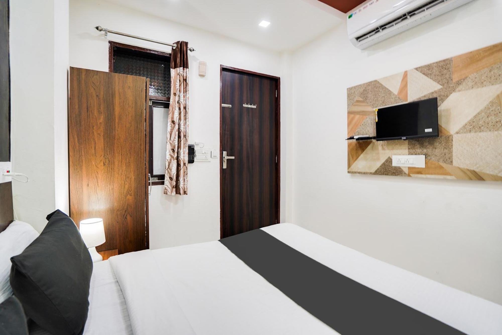 Super Oyo Hotel O Sky Wings Adźmer Zewnętrze zdjęcie